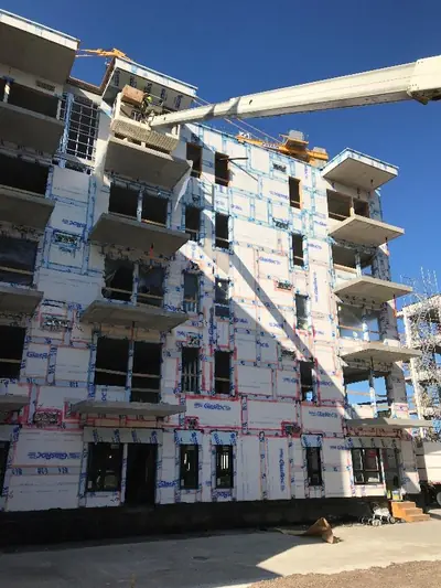 Saint-Philippe Project: a mid-rise building with sheathing and balcony slabs